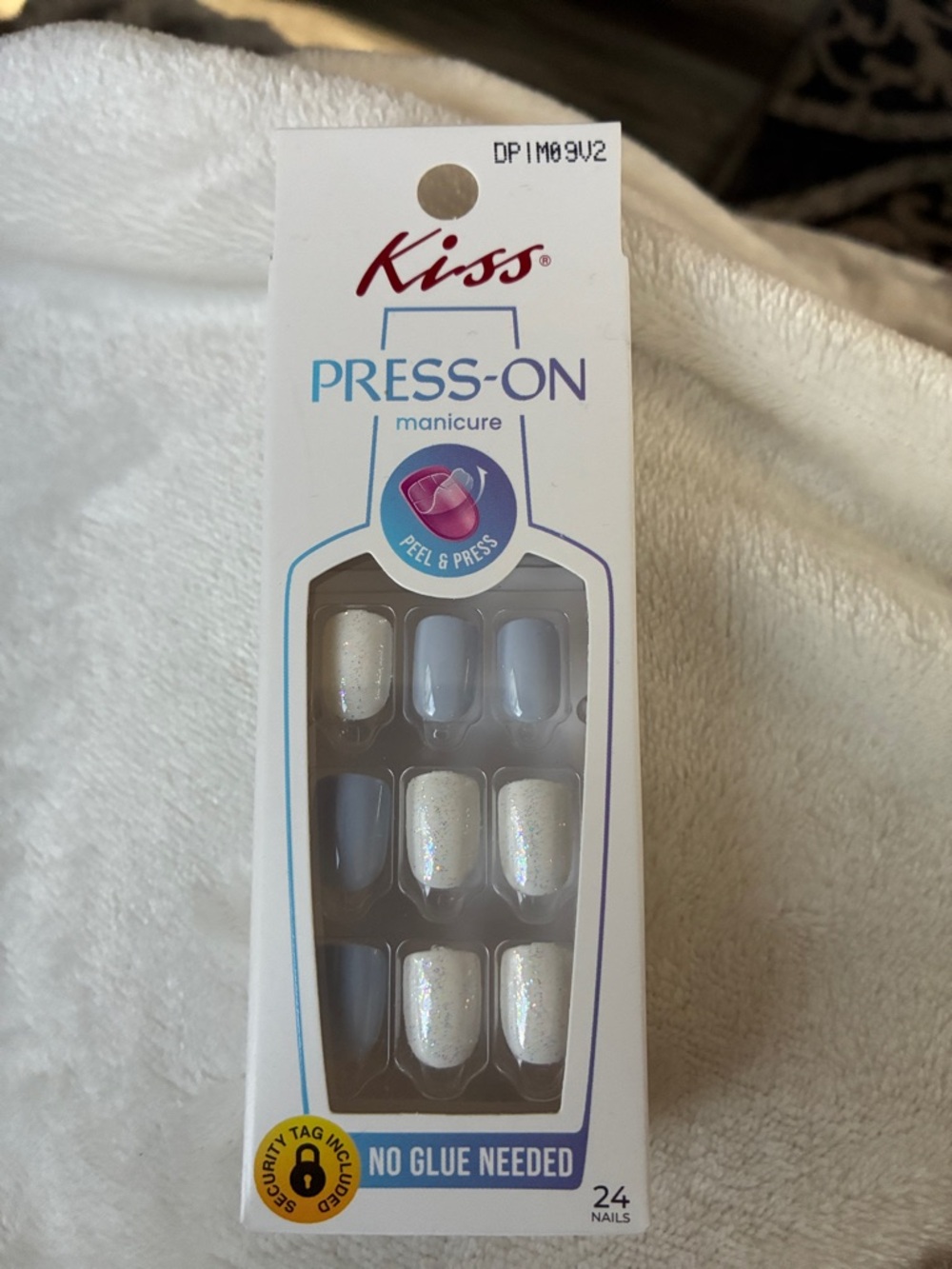 Kiss Press-On Manicure - White and Light Blue Glitter Nails